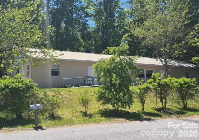 Homes for sale in Hendersonville, NC | 1745 Meadowbrook Ter, Hendersonville, NC 28791 | MLS# 4402823