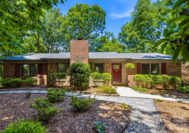 1st image of 518 Starmount Ln, Hendersonville, NC 28791 | MLS# 4402876