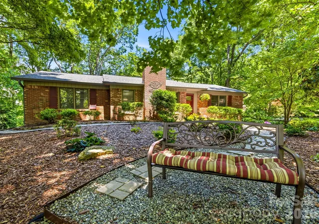 3rd image of 518 Starmount Ln, Hendersonville, NC 28791 | MLS# 4402876