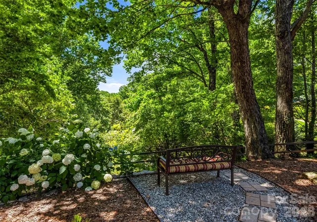 4th image of 518 Starmount Ln, Hendersonville, NC 28791 | MLS# 4402876