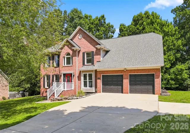 Photo 1 of Single family home for sale at 122 W Tattersall Dr, Statesville, NC 28677 | MLS# 4402896 | Listing updated on 2026-09-02