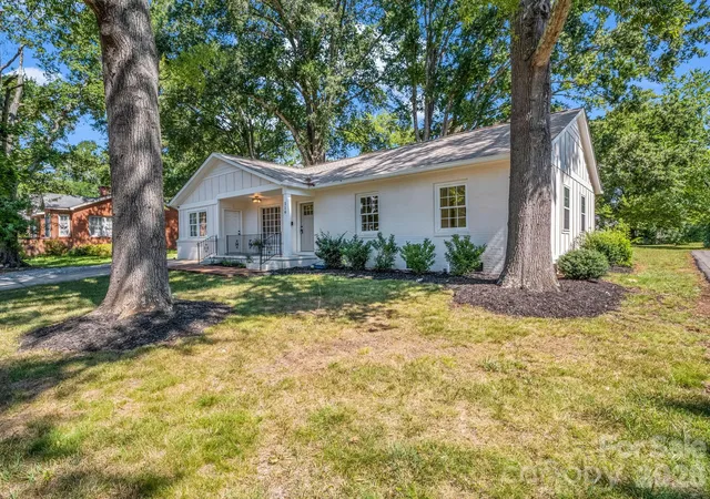 Photo 3 of Single family home for sale at 319 Arlington St, Forest City, NC 28043 | MLS# 4402912 | Listing updated on 2026-08-25