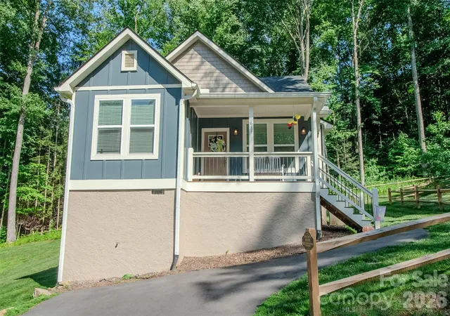 Photo 2 of Single family home for sale at 611 Twinbrook Ln, Maggie Valley, NC 28751 | MLS# 4402922 | Listing updated on 2026-09-03