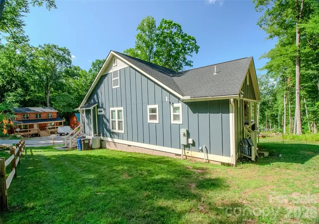 Photo 3 of Single family home for sale at 611 Twinbrook Ln, Maggie Valley, NC 28751 | MLS# 4402922 | Listing updated on 2026-09-05