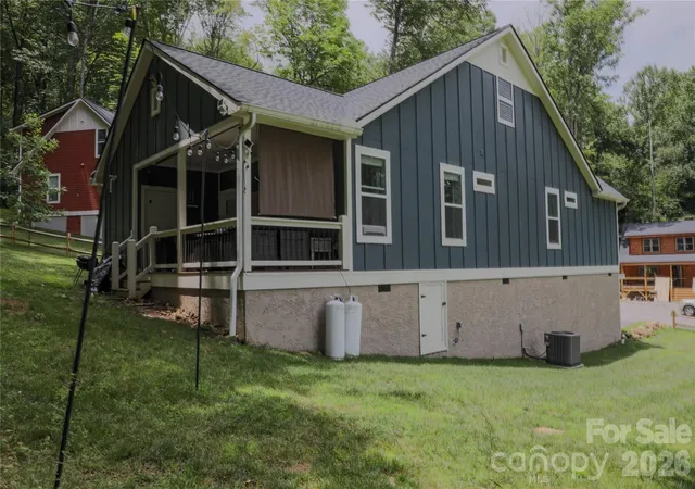 Photo 5 of Single family home for sale at 611 Twinbrook Ln, Maggie Valley, NC 28751 | MLS# 4402922 | Listing updated on 2026-09-05