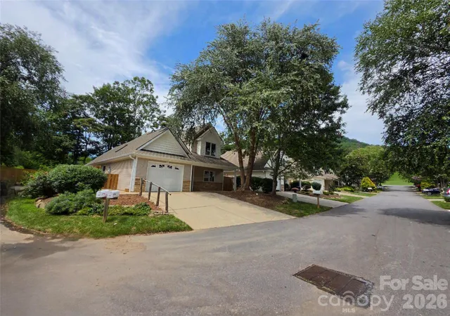 Photo 1 of Single family home for sale at 41 Beekeeper Trl, Swannanoa, NC 28778 | MLS# 4402946 | Listing updated on 2026-09-30