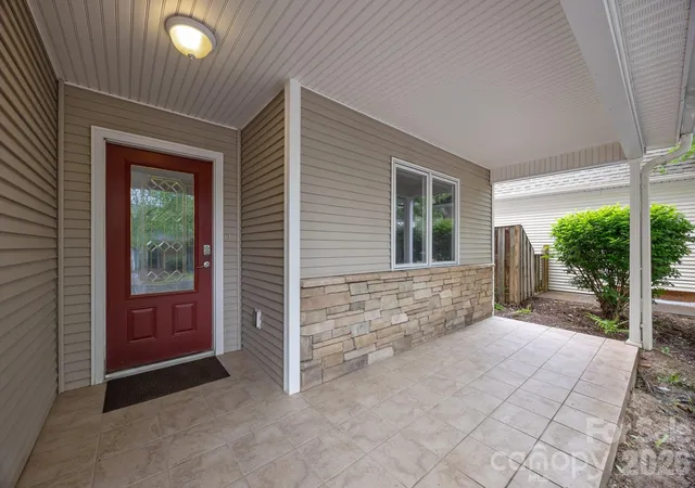 Photo 3 of Single family home for sale at 41 Beekeeper Trl, Swannanoa, NC 28778 | MLS# 4402946 | Listing updated on 2026-09-30