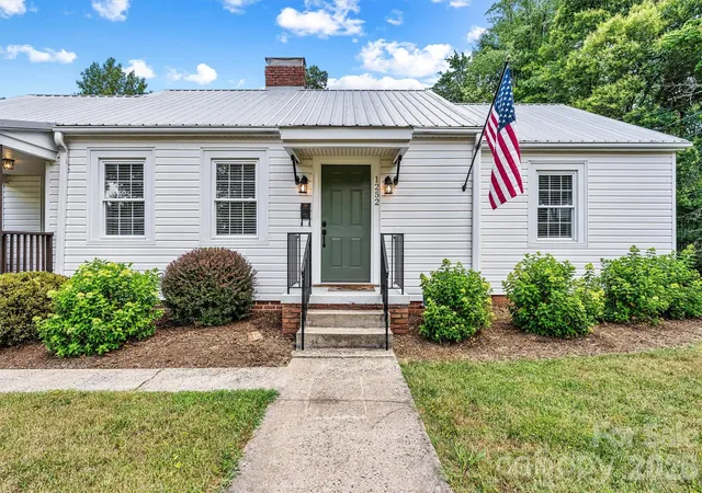 1st image of 1252 11th St, Hickory, NC 28601 | MLS# 4402969