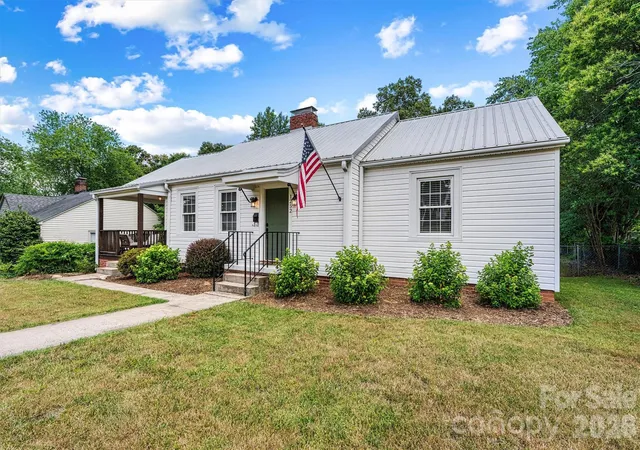 2nd image of 1252 11th St, Hickory, NC 28601 | MLS# 4402969