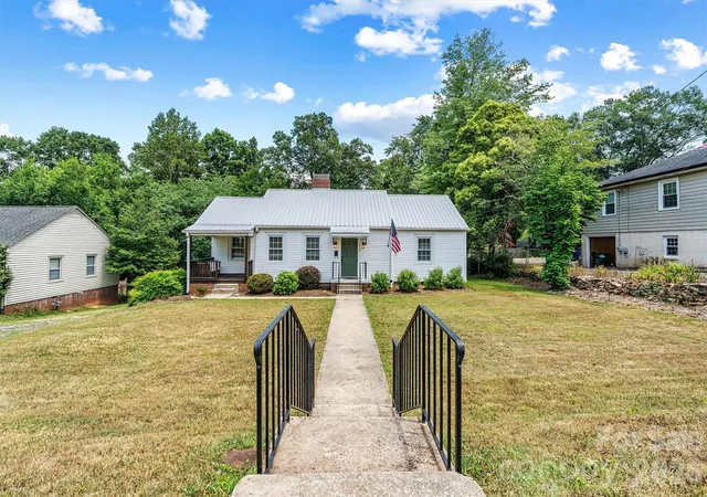 3rd image of 1252 11Th St, Hickory, NC 28601 | MLS# 4402969