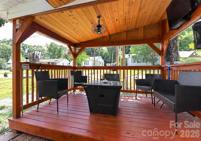 Photo 2 of Single family home for sale at 1336 Parkview Cir, Salisbury, NC 28144 | MLS# 4403032 | Listing updated on 2026-09-24