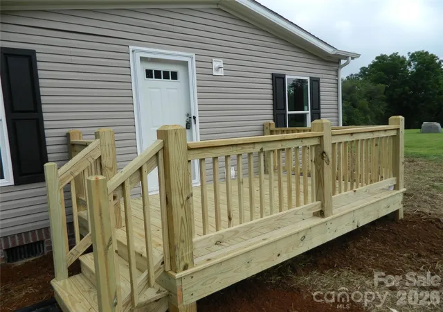Photo 3 of Single family home for sale at 3944 Hollywood Ridge Rd NE, Lenoir, NC 28645 | MLS# 4403035 | Listing updated on 2026-10-05