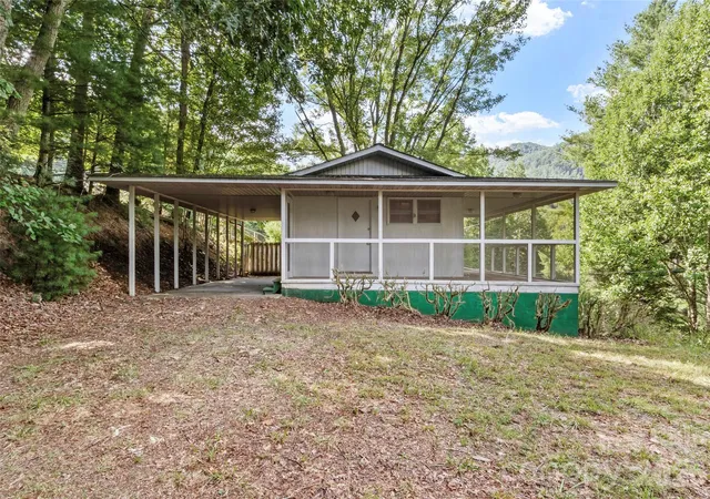 Photo 1 of Single family home for sale at 144 Florida Hl Dr, Green Mountain, NC 28740 | MLS# 4403040 | Listing updated on 2026-07-25