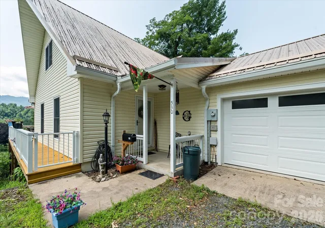Photo 5 of Single family home for sale at 530 W Side Rd, Burnsville, NC 28714 | MLS# 4403042 | Listing updated on 2026-08-07