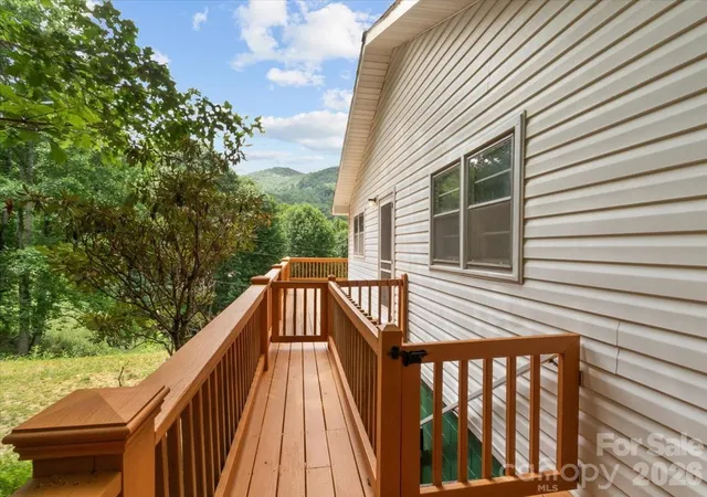Photo 4 of Single family home for sale at 198 Florida Hill Dr, Green Mountain, NC 28740 | MLS# 4403043 | Listing updated on 2026-08-23