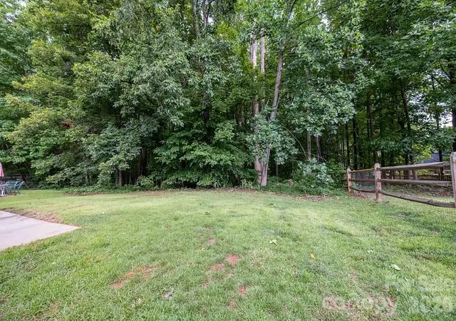 Photo 13 of Sale Pending at 2502 Hemby Woods Dr, Charlotte, NC 28262 | MLS# 4403067 | Listing updated on 2026-07-24