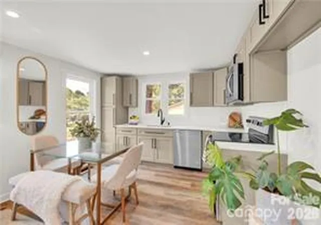 Photo 4 of Single family home for sale at 515 Roberts Ave, York, SC 29745 | MLS# 4403081 | Listing updated on 2026-09-29