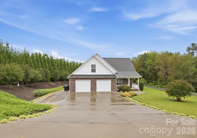 Photo 3 of Single family home for sale at 100 Rivercliff Dr, Hudson, NC 28638 | MLS# 4403098 | Listing updated on 2026-09-28