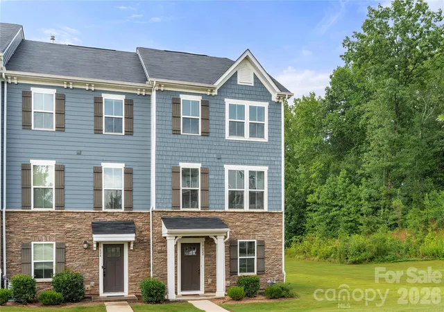 Photo 1 of Townhouse for sale at 10620 Overlook Mountain Dr, Charlotte, NC 28216 | MLS# 4403101 | Listing updated on 2026-10-06