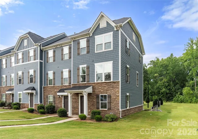 Townhouse for sale at 10620 Overlook Mountain Dr, Charlotte, NC 28216 | MLS# 4403101