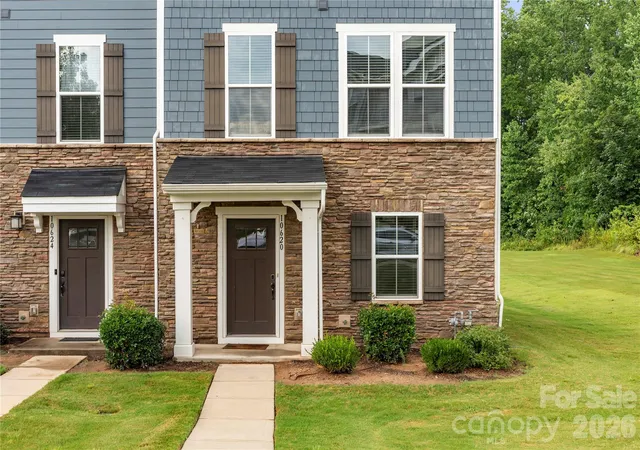 Photo 3 of Townhouse for sale at 10620 Overlook Mountain Dr, Charlotte, NC 28216 | MLS# 4403101 | Listing updated on 2026-10-06