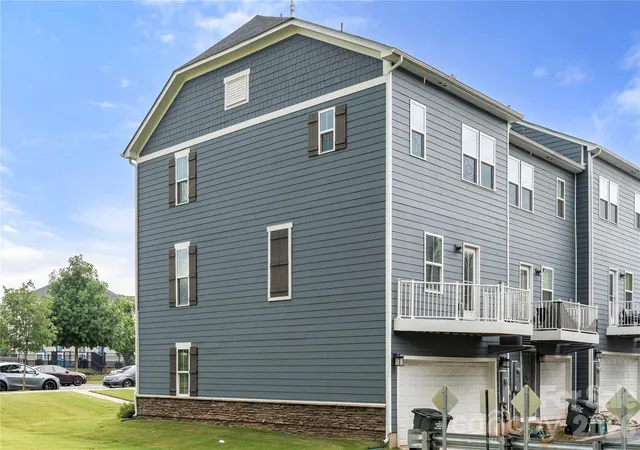 Photo 4 of Townhouse for sale at 10620 Overlook Mountain Dr, Charlotte, NC 28216 | MLS# 4403101 | Listing updated on 2026-10-06