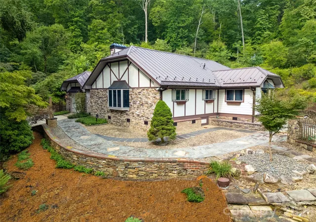 Photo 3 of Single family home for sale at 275 Hubbard Holw Rd, Rosman, NC 28772 | MLS# 4403105 | Listing updated on 2026-08-05