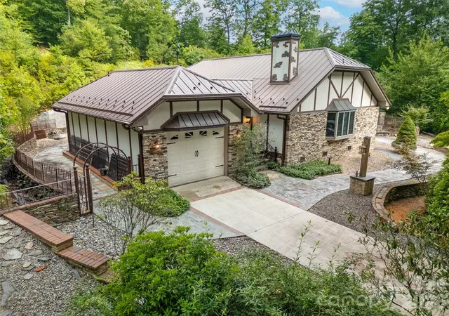 Photo 4 of Single family home for sale at 275 Hubbard Holw Rd, Rosman, NC 28772 | MLS# 4403105 | Listing updated on 2026-08-05