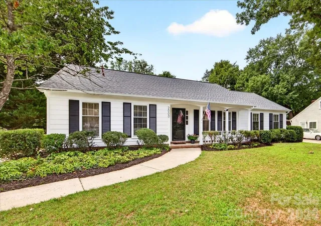 Photo 1 of Single family home for sale at 2000 Lawton Blf Rd, Charlotte, NC 28226 | MLS# 4403159 | Listing updated on 2026-09-23