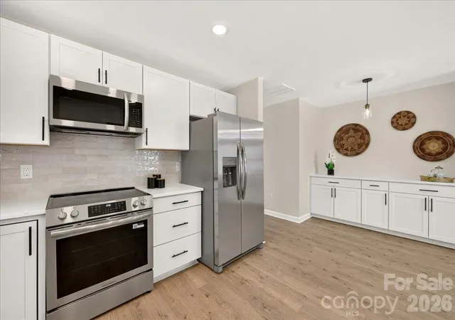 Photo 3 of Single family home for sale at 2000 Lawton Blf Rd, Charlotte, NC 28226 | MLS# 4403159 | Listing updated on 2026-09-23