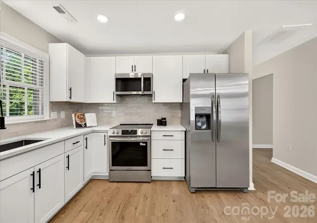 Photo 3 of Single family home for sale at 2000 Lawton Blf Rd, Charlotte, NC 28226 | MLS# 4403159 | Listing updated on 2026-09-06