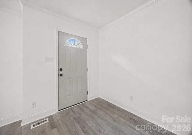 Photo 2 of Single family home for sale at 725 Forest Dr, Rock Hill, SC 29730 | MLS# 4403194 | Listing updated on 2026-09-06