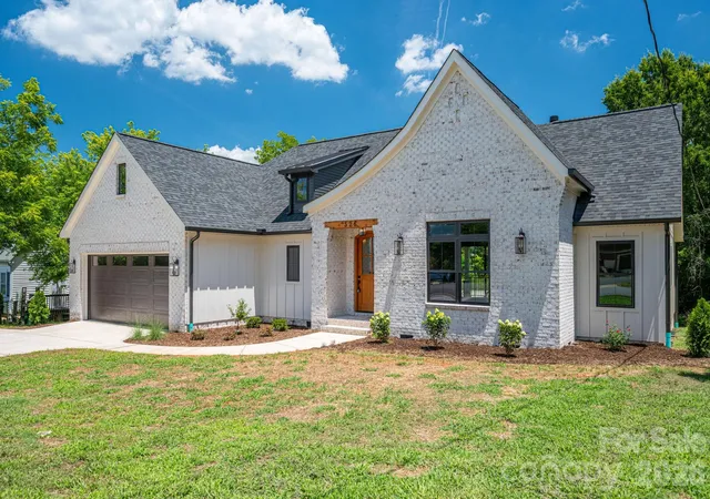 Photo 1 of Single family home for sale at 526 N Aspen St, Lincolnton, NC 28092 | MLS# 4403204 | Listing updated on 2026-09-24