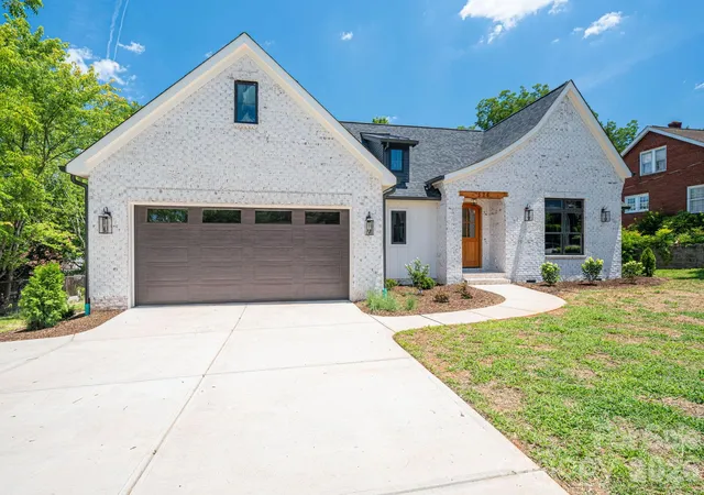 Photo 3 of Single family home for sale at 526 N Aspen St, Lincolnton, NC 28092 | MLS# 4403204 | Listing updated on 2026-09-24