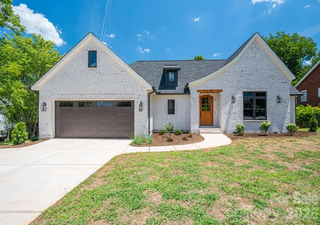Photo 4 of Single family home for sale at 526 N Aspen St, Lincolnton, NC 28092 | MLS# 4403204 | Listing updated on 2026-09-24