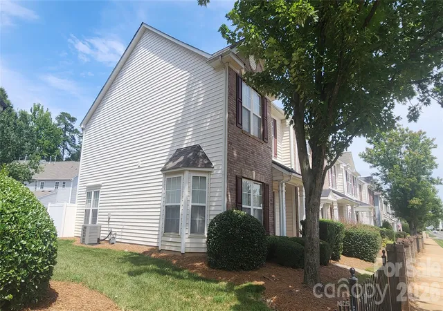Photo 2 of Townhouse for sale at 4873 Prosperity Ridge Rd, Charlotte, NC 28269 | MLS# 4403215 | Listing updated on 2026-09-03