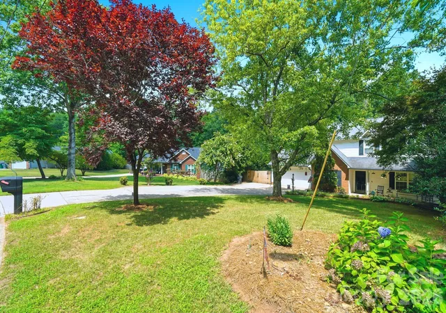 Photo 2 of Sale Pending at 5226 Rockwood Rd, Charlotte, NC 28216 | MLS# 4403218 | Listing updated on 2026-07-30
