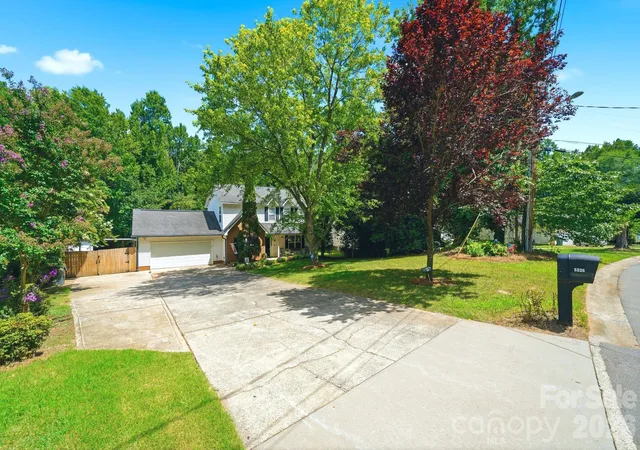 Photo 3 of Sale Pending at 5226 Rockwood Rd, Charlotte, NC 28216 | MLS# 4403218 | Listing updated on 2026-07-30