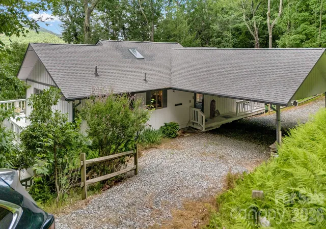 Photo 3 of Single family home for sale at 38 Bee Tree Ln, Mars Hill, NC 28754 | MLS# 4403271 | Listing updated on 2026-08-24
