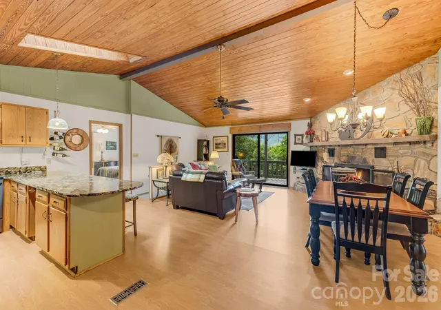 Photo 4 of Single family home for sale at 38 Bee Tree Ln, Mars Hill, NC 28754 | MLS# 4403271 | Listing updated on 2026-08-24