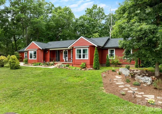 Photo 3 of Single family home for sale at 84 Greenwood Acres Dr, Mills River, NC 28759 | MLS# 4403279 | Listing updated on 2026-09-23
