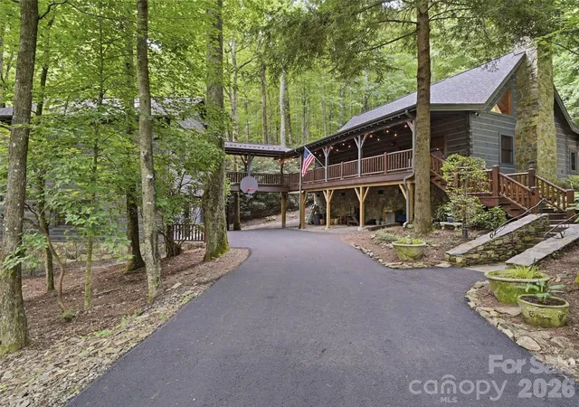 Photo 3 of Single family home for sale at 6 Laurel Branch Dr, Black Mountain, NC 28711 | MLS# 4403314 | Listing updated on 2026-09-17