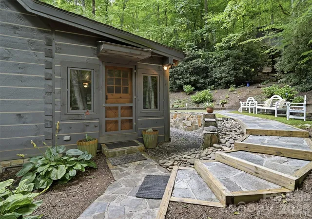 Photo 3 of Single family home for sale at 6 Laurel Branch Dr, Black Mountain, NC 28711 | MLS# 4403314 | Listing updated on 2026-09-17