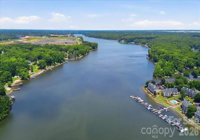 Listing Photo 2 - Condo for sale in building located at 9709 Emerald Pt Dr, Charlotte, NC 28278 - Unit #8