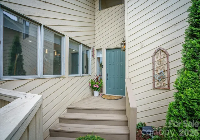 2nd image of 106 Deerlake Dr, Asheville, NC 28803 | MLS# 4403327