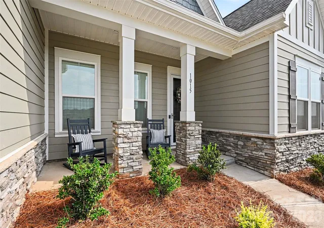 Photo 3 of Single family home for sale at 1015 Sugar Crk Rd, Fort Mill, SC 29707 | MLS# 4403336 | Listing updated on 2026-08-26