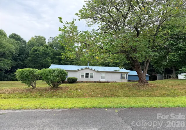 Photo 3 of Sale Pending at 4851 Mounira Ave, Hickory, NC 28602 | MLS# 4403343 | Listing updated on 2026-08-12