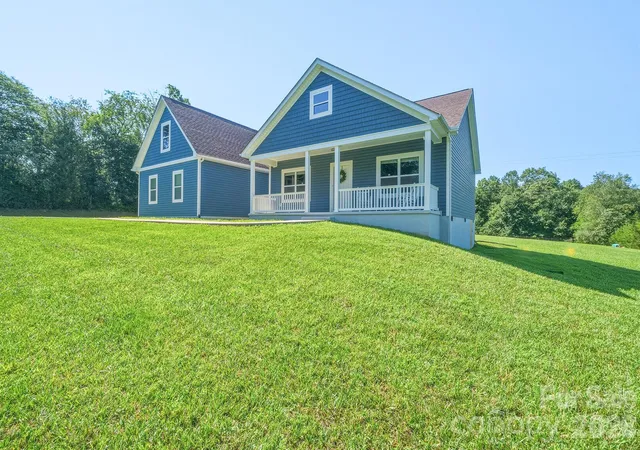Photo 2 of Single family home for sale at 3154 NE 43rd Avenue, Hickory, NC 28601 | MLS# 4403362 | Listing updated on 2026-09-21