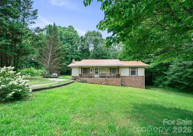 Homes for sale in Spruce Pine, NC | 115 Hollifield St, Spruce Pine, NC 28777 | MLS# 4403417