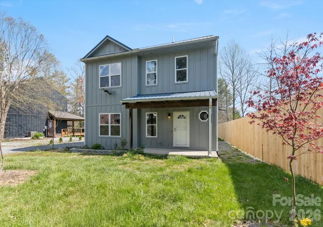 Photo 1 of Single family home for sale at 84 Poplar St, Brevard, NC 28712 | MLS# 4403421 | Listing updated on 2026-07-26